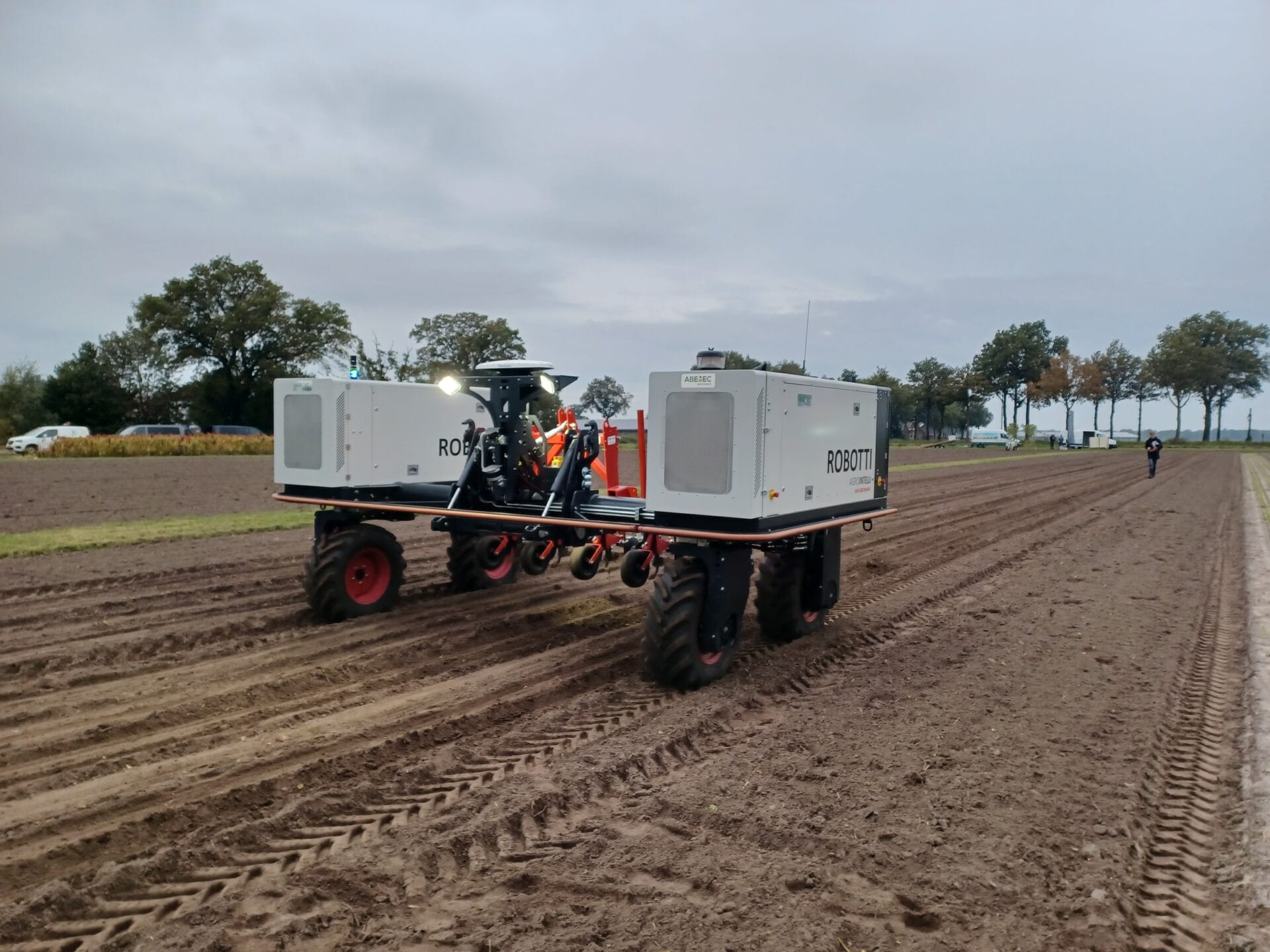 Robotti, één robot voor monitoring, zaaien, schoffelen en bemesten